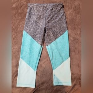 Athletic works • gym capri pants • small 4/6